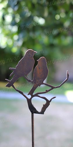 Silhouette déco de jardin en métal rouillé : couple d'oiseau sur une branche