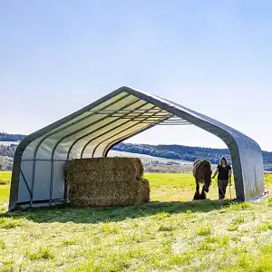 Abri chevaux de 49.6m2 - Larg. 6.70m x long. 7.30m  Abri chevaux de 49.6m2 - Larg. 6.70m x long. 7.30m