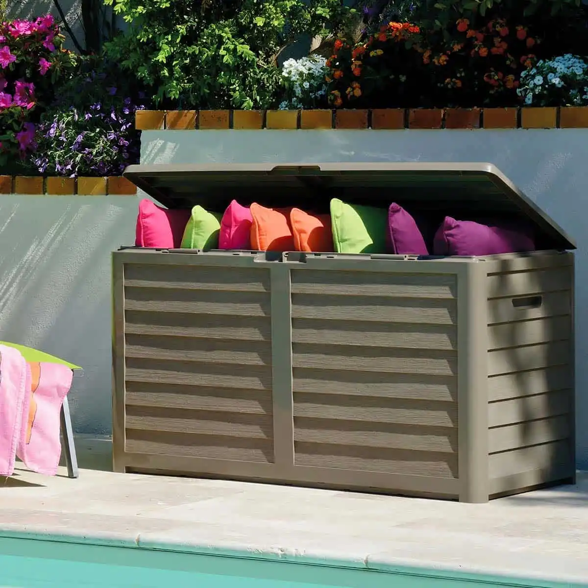 Coffre de rangement Baya couleur taupe en plastique 420L  Coffre de rangement Baya couleur taupe en plastique 420L