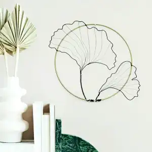 Décoration murale artisanale, feuilles de Ginkgo en fil métallique et cerclé doré, diam. 20cm