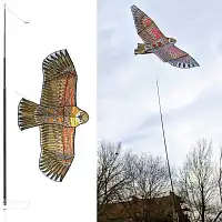 Effaroucheur epouvantail oiseau cerf volant avec mât