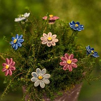 Petite marguerite violette - Fleur en céramique sur tige à planter