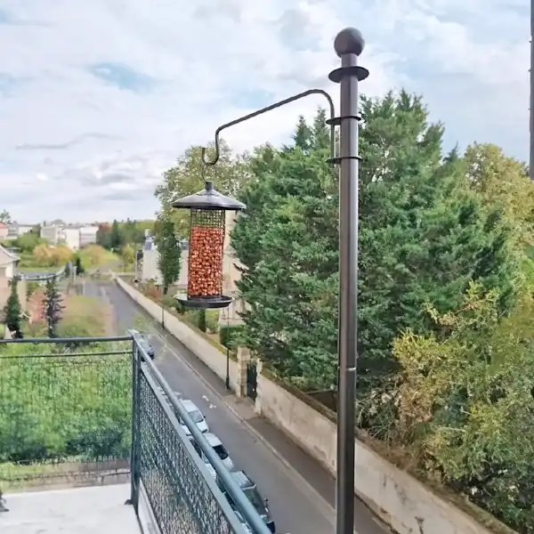 accrocher mangeoire balcon