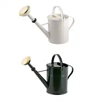 Arrosoir en métal au design vintage