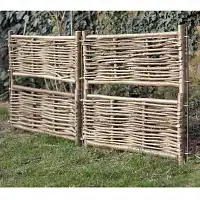Bordure de jardin en bois noisetier avec tige