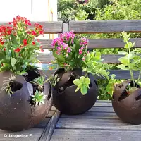 Pot de fleur extérieur boule en fonte