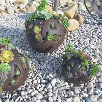 Pot de fleur extérieur boule en fonte