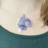 Collier pendentif vraie fleur de pensée