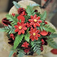 Petite marguerite rouge - Fleur en céramique sur tige à planter