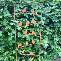 Treillis décoratif en métal rouillé - Oiseaux sur branche