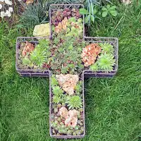 Croix funéraire en grillage à poule 47x34cm