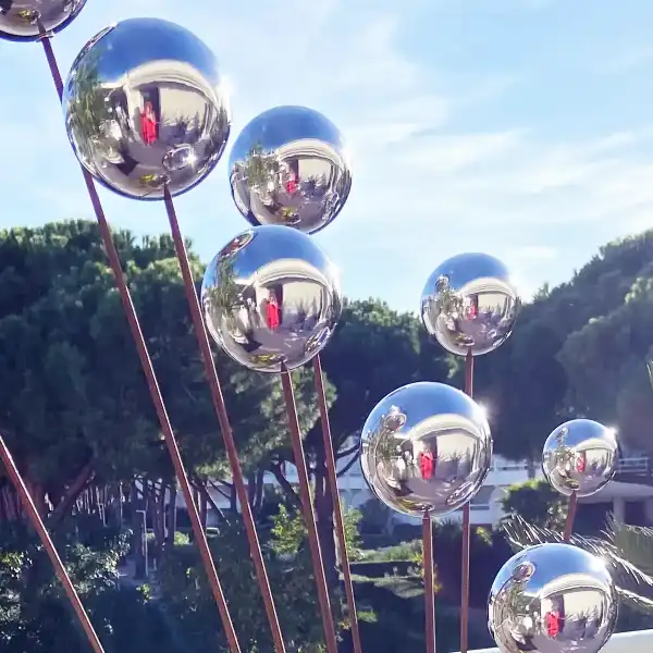 detail jardin deco boules inox