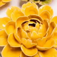 Fleur décorative en céramique artisanale - Chrysanthème jaune D.17 x H.7cm