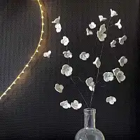 Fleurs de porcelaine sur branche en acier - Blanc