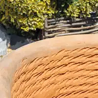 Grand pot de fleur - Cuvier strié en terre cuite diam. 80cm - 425L  Grand pot de fleur - Cuvier strié en terre cuite diam. 80cm - 425L