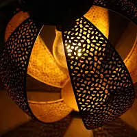 Lanterne extérieure solaire bicolore en métal ajouré