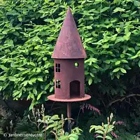 Mangeoire maison ronde en métal rouillé