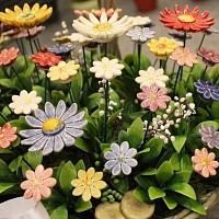 Marguerite bleu clair - Fleur en céramique sur tige à planter