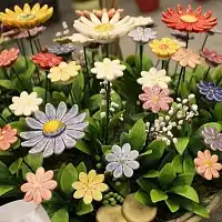 Marguerite bleu clair - Fleur en céramique sur tige à planter