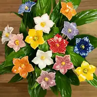 Malva Sylvestris rouge - Fleur en céramique sur tige à planter