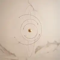 Mobile décoratif Niels Bohr Flensted, fabrication artisanale - L.27 x H.27cm