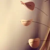 Mobile décoratif Drifting Clouds Flensted, fabrication artisanale - L.43 x H.70cm