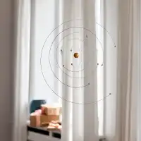 Mobile décoratif Niels Bohr Flensted, fabrication artisanale - L.27 x H.27cm