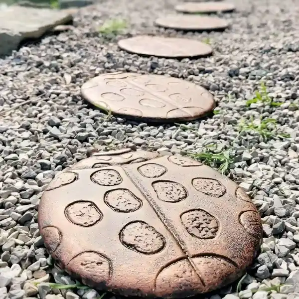 pas japonais fonte modele coccinelle bronze