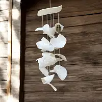 Suspension en porcelaine de Limoges - Mobile artisanal pétales motif sable