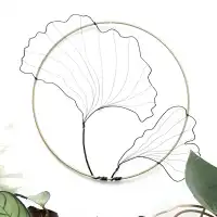 Décoration murale artisanale, feuilles de Ginkgo en fil métallique et cerclé doré, diam. 20cm