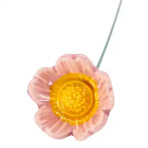 Eglantine rose - Fleur en céramique sur tige à planter