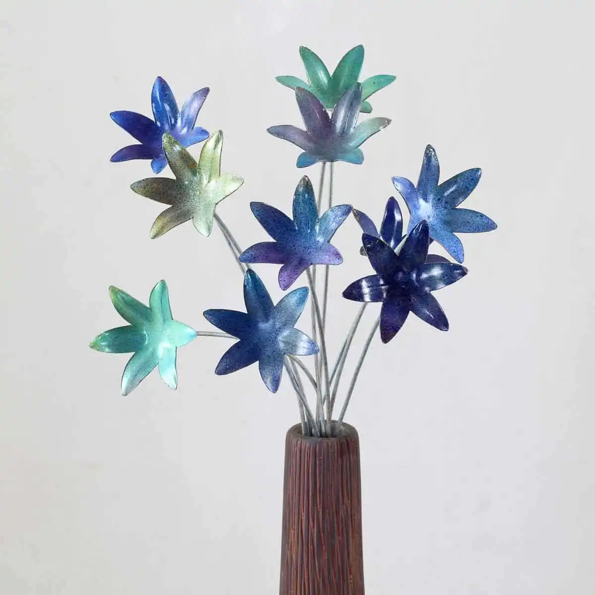 Petites fleurs artisanales en acier - Nuances de bleu - lot de 10  Petites fleurs artisanales en acier - Nuances de bleu - lot de 10