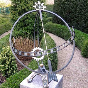 Cadran solaire armillaire semi-circulaire en bronze