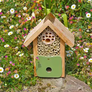 Hôtel à insectes - maison en bois 21 cm  Hôtel à insectes - maison en bois 21 cm
