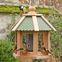 Mangeoire à oiseaux en bois éco-conçue Gazebo, toit vert ou rouge L. 29 x H. 32cm