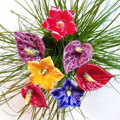 Fleurs décoratives en céramique pour massifs et parterres du jardin
