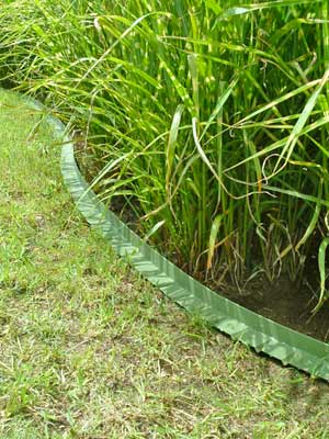 bordure de plastique souple pour délimiter sa pelouse ou son gazon de jardin