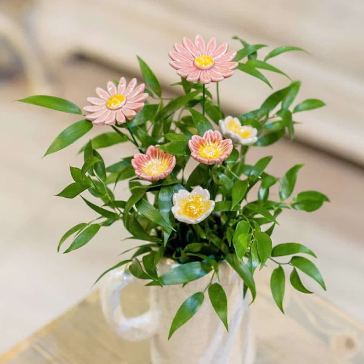 Bouquet de 6 fleurs en céramique églantines et marguerites