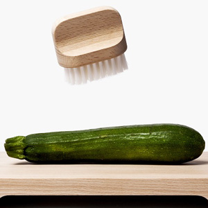 Brosse à légumes en bois écologique et zéro déchet Brosse à légumes en bois écologique et zéro déchet
