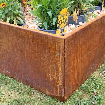 Carr&eacute; potager corten r&eacute;sistant &agrave; la rouille