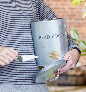Boite de conservation de nourriture pour oiseaux