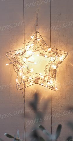 Décoration de Noël en forme d'étoile. A habiller d'une guirlande lumineuse, boules, ... Décoration de Noël en forme d'étoile. A habiller d'une guirlande lumineuse, boules, ...