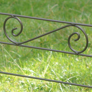 Details bordure en acier avec volutes Details bordure en acier avec volutes
