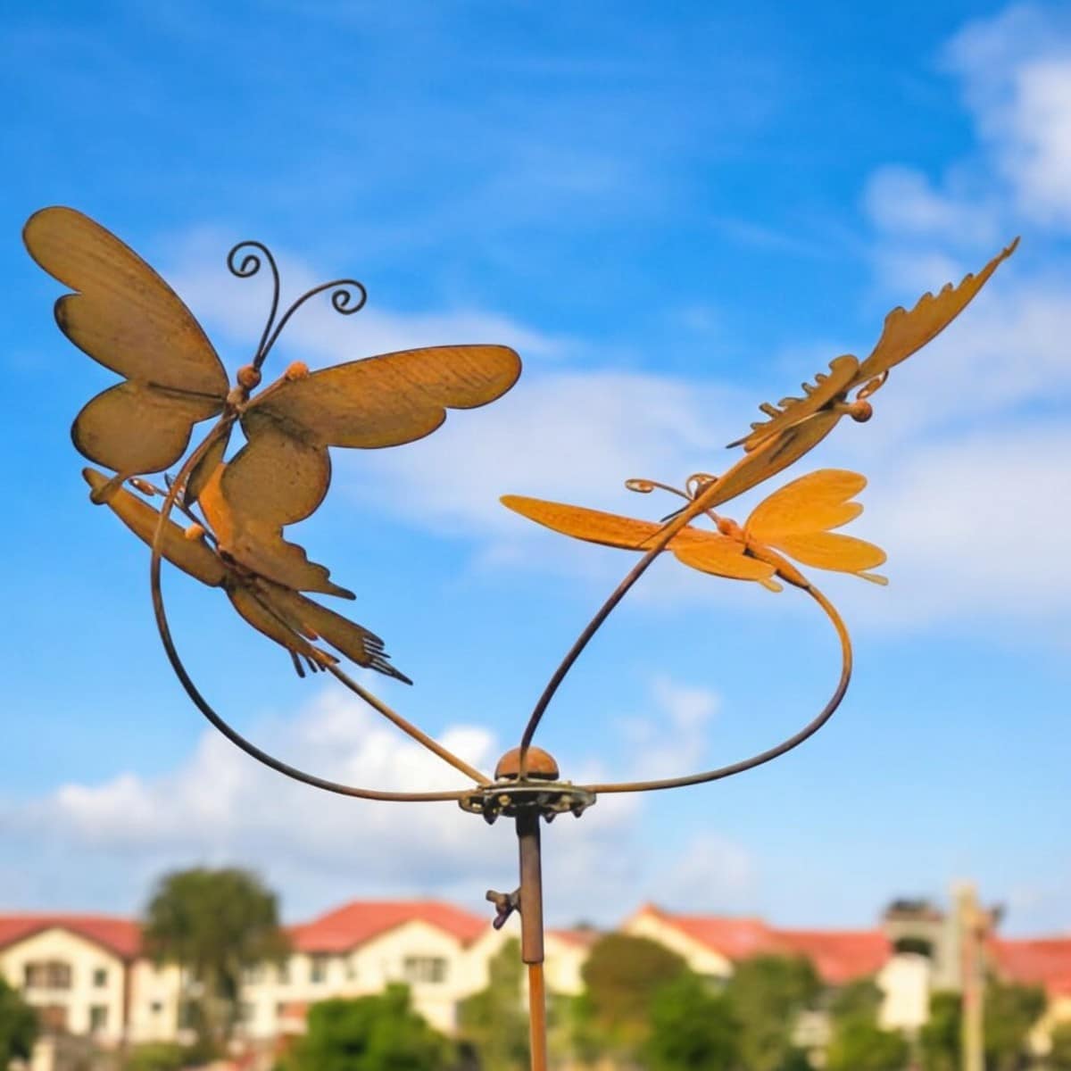 Éolienne de jardin papillons en fer rouillé Éolienne de jardin papillons en fer rouillé