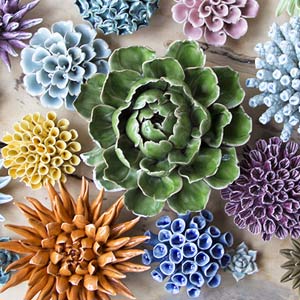 Fleur décorative en céramique de très belle qualité