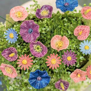 Fleurs décoratives en céramique pour massifs et parterres du jardin