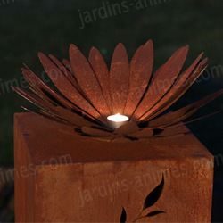 Fleur en fer brut pour décoration nocturne de jardin Fleur en fer brut pour décoration nocturne de jardin