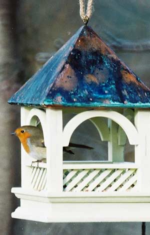 Magnifique mangeoire oiseau en bois et toit en cuivre
