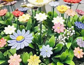 Optez pour les fleurs en céramique pour des bouquets éternels