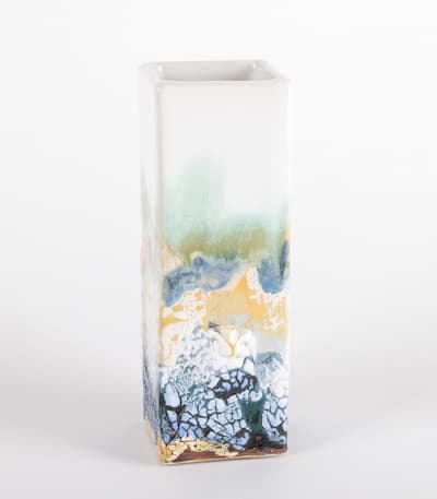 Vase en céramique pour accueillir un bouquet de fleurs Vase en céramique pour accueillir un bouquet de fleurs